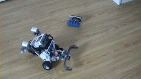 LEGO MINDSTORMS NXT GrabBot: Find, Grab, Lift and Move