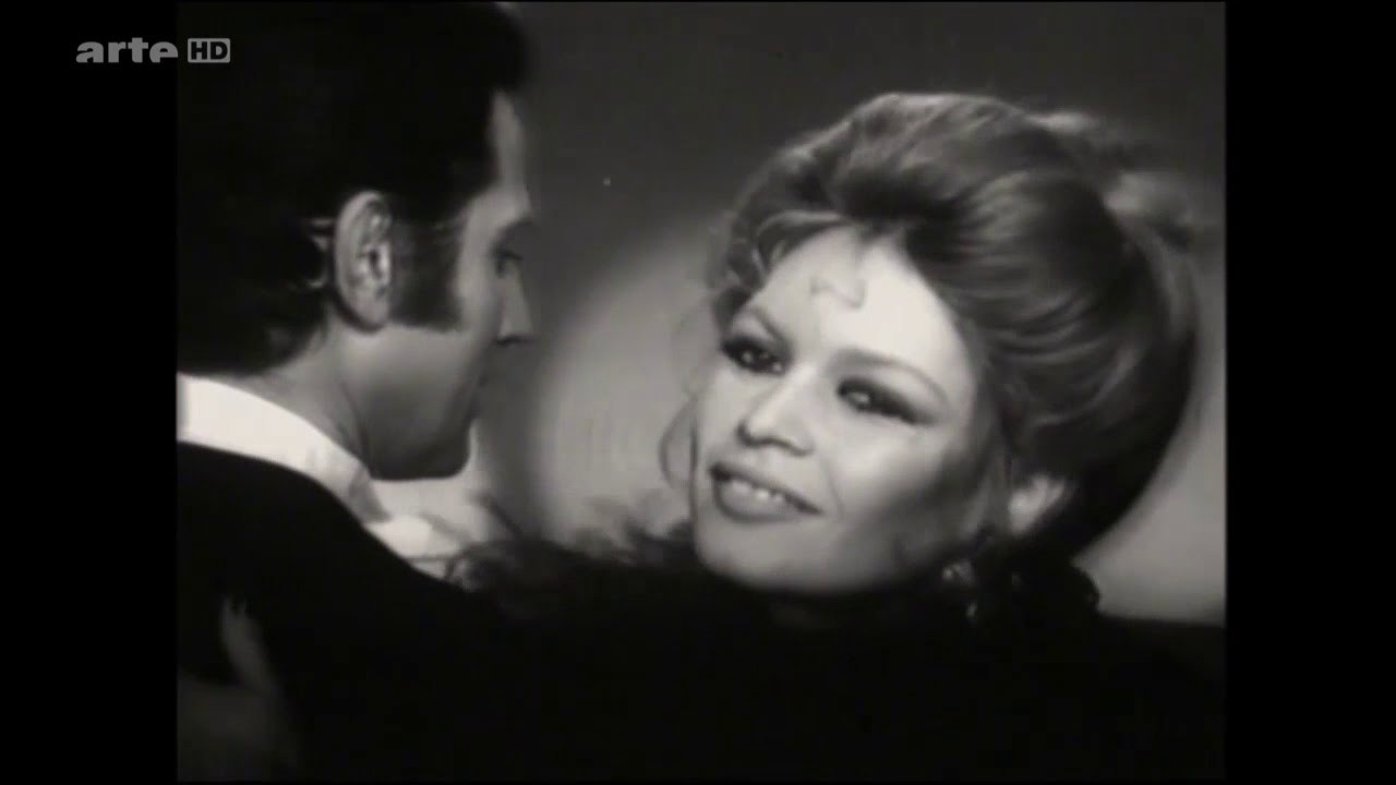 Brigitte Bardot danse avec Jacques Chazot (1969) - YouTube