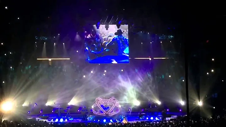 Garth Brooks Stops Concert After Seeing A Woman's ...