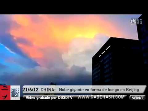 Video: Enorme Nube En Forma De Hongo En El Cielo De Beijing