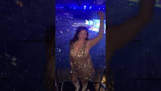 Honestly little Noelle was heallllllled 🥹💓 #concert #midsize #midsizefashion