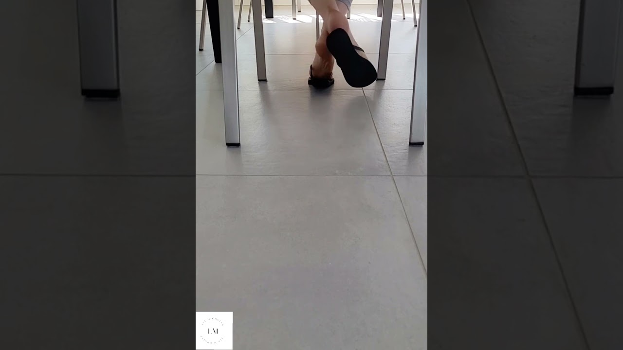 ASMR Sound of black Havaianas 