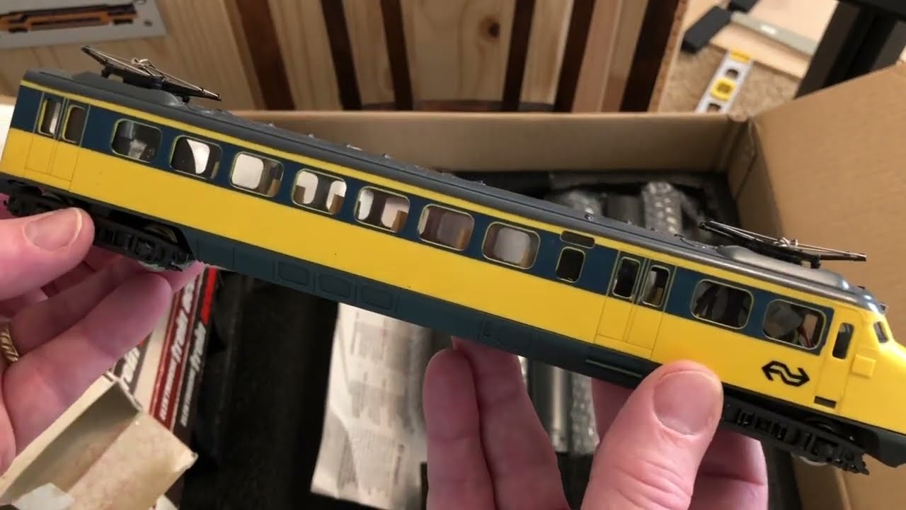 Unboxing of vintage Lima Hema model train coaches and Locomotives from NS and DB in Las Vegas 3/3
