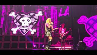 Avril Lavigne - Greatest Hits Tour 2024 live in Vancouver  - 02 - What The Hell