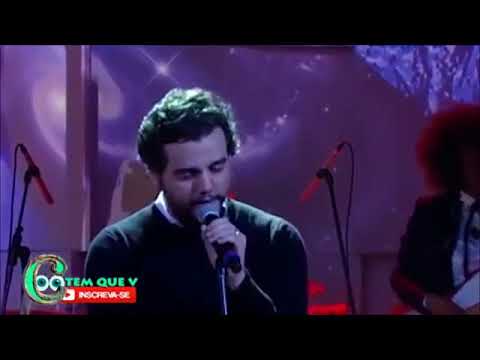 Wagner Moura cantando Tuyo de Rodrigo Amarante