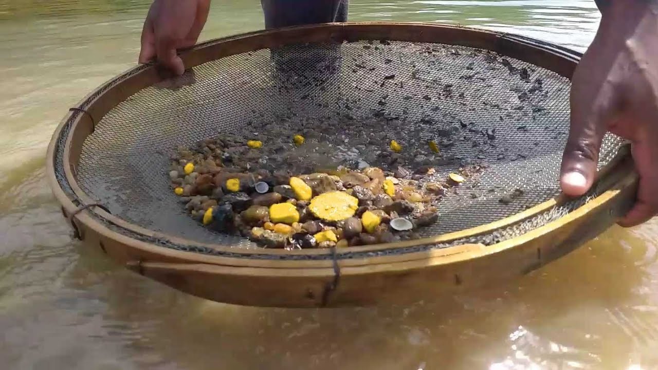 PEGANDO MUITO OURO e PEDRAS PRECIOSAS no RIO com as PENEIRAS de GARIMPO
