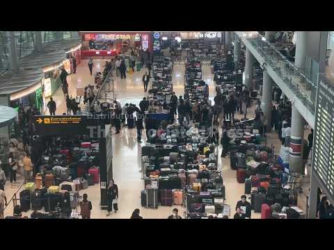 Thailand's main international airport continues to face baggage delays due to flooding