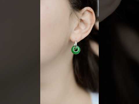 Сережки намистини з натурального каменю Хризопраз, швенза бублик кольору срібло 22х18мм фур-ра гіп-ний сплав, видео 1