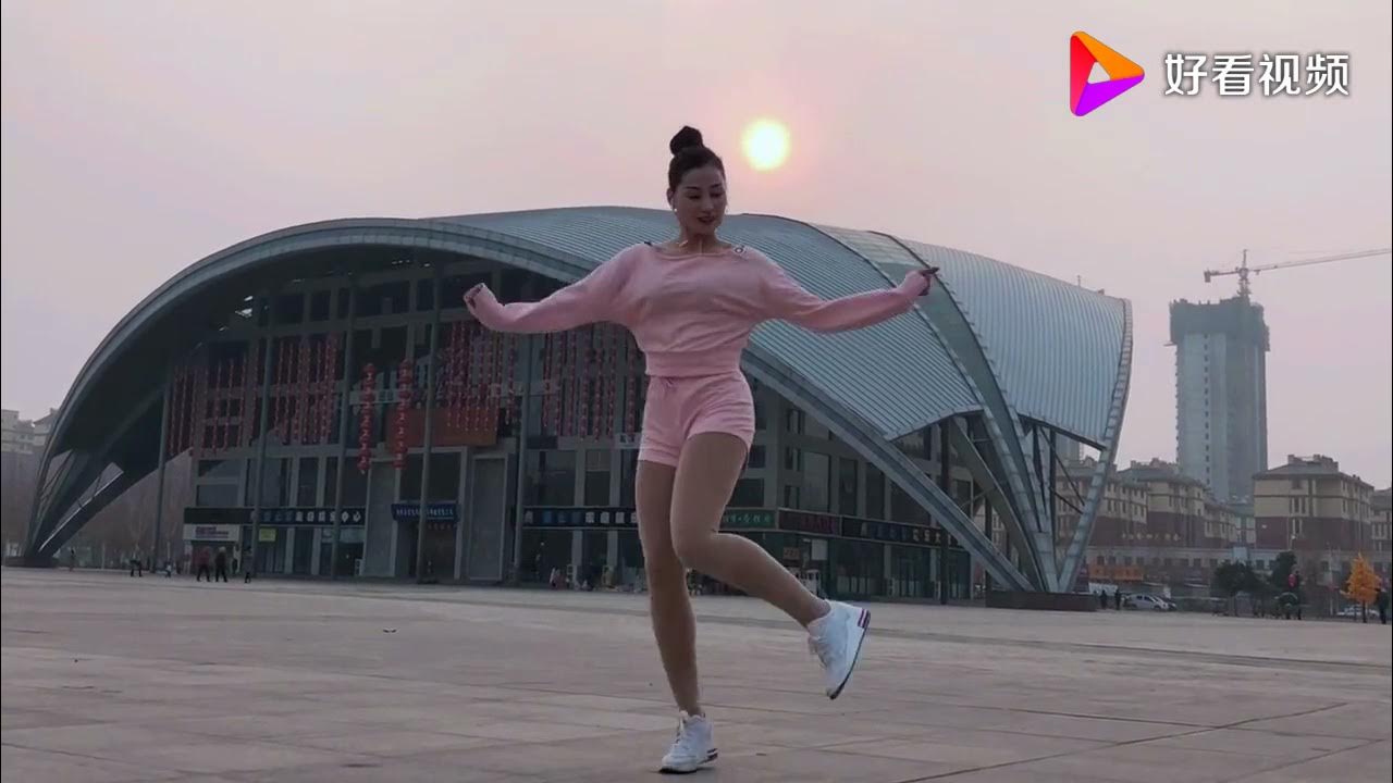 Танец цинцин. Китайская танцовщица Цинцин. Танцует красавица Цинцин. Цинцин танцы. Танцует Цинцин китайская красавица.