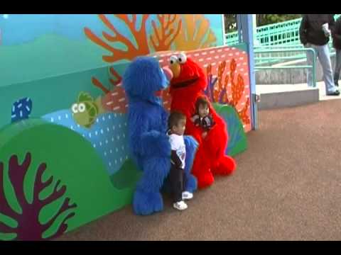 Sea World Elmo and Grover 12/04/2010