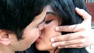 BESO O CACHETADA / BESANDO DESCONOCIDAS / BETOWTF