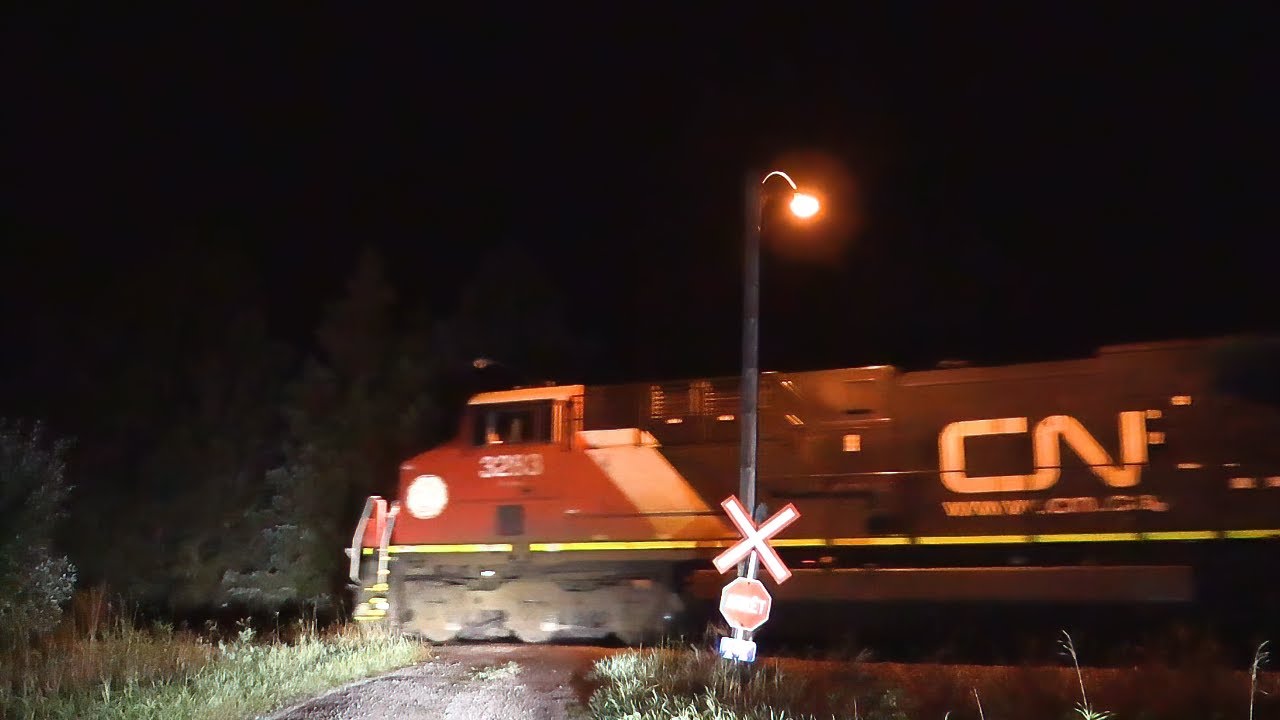 CN 469 avec CN 3283 & NS 8007 & DPU CN 2766 & 3924 a Chambord/Qc 24 septembre 2023 - YouTube
