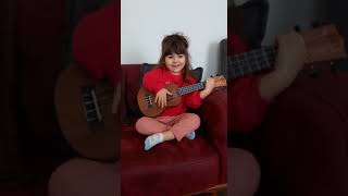 Maysa Nin Ilk Ukulele Performansi