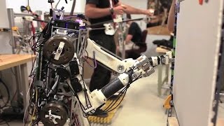 Biomimetics MIT - Robot With Human Reflexes Testing [1080p]