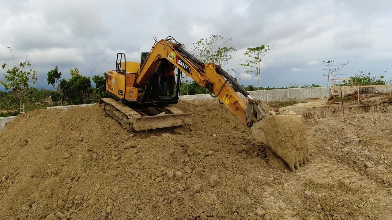 Heavy Equipment, Sany Excavator, Working, Digging - Beko Bego 