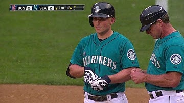 BOS@SEA: Seager lines an RBI single into right