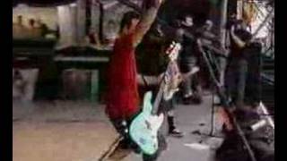 Video thumbnail of "Blink 182 - Untitled (Live, Big Day Out 2000)"