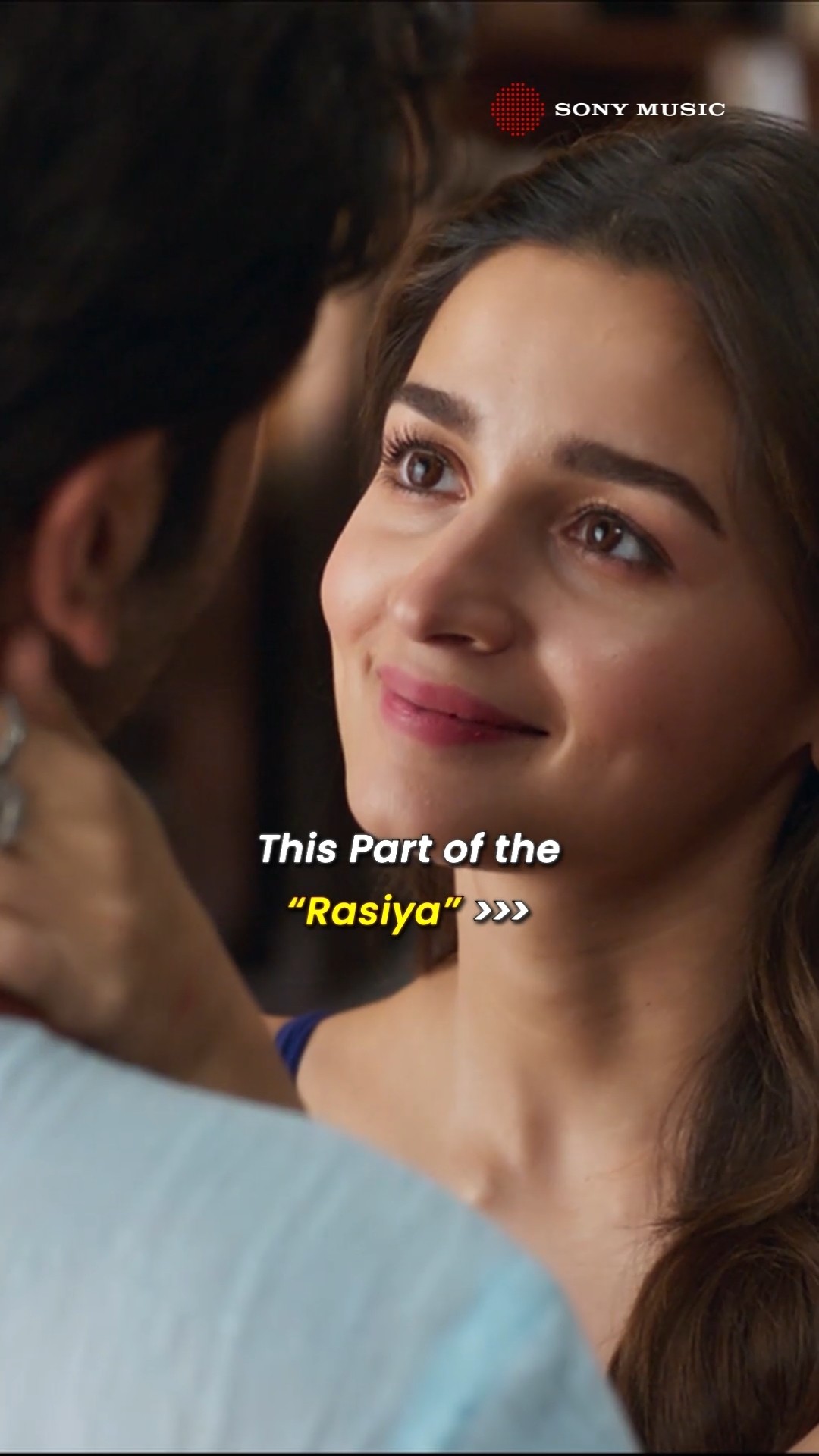 Let Rasiya awaken the romance in you! ✨❤️ #ranbirkapoor #aliabhatt #brahmastra #pritam