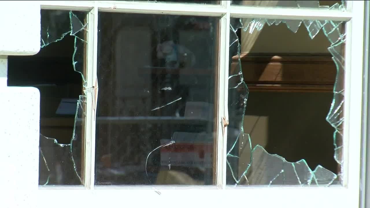 Crowds tear down statues in Madison, attack Wisconsin state senator YouTube