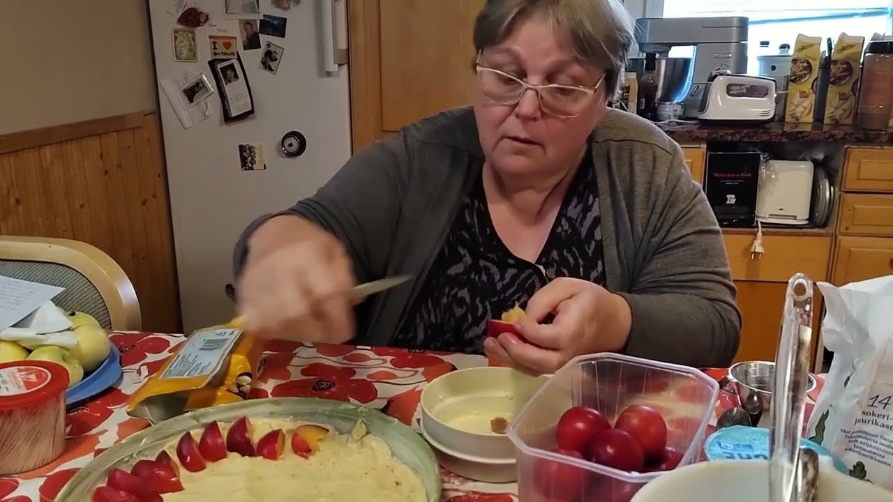 Kausi 3; Jakso 34: Luumutorttu ja Arsin 3 erilaista purilaista - Tapahtuu mummmolassa !