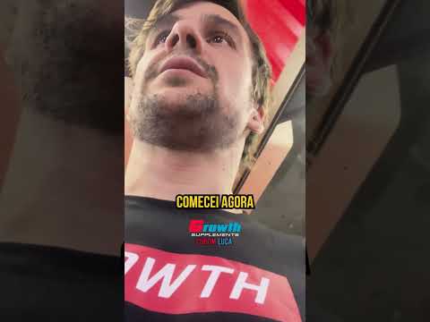 Falando com pessoas de fone na academia
