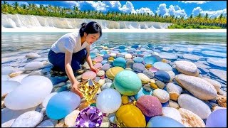 The surprise lies deep within the white pebbles. Blue agate and ruby