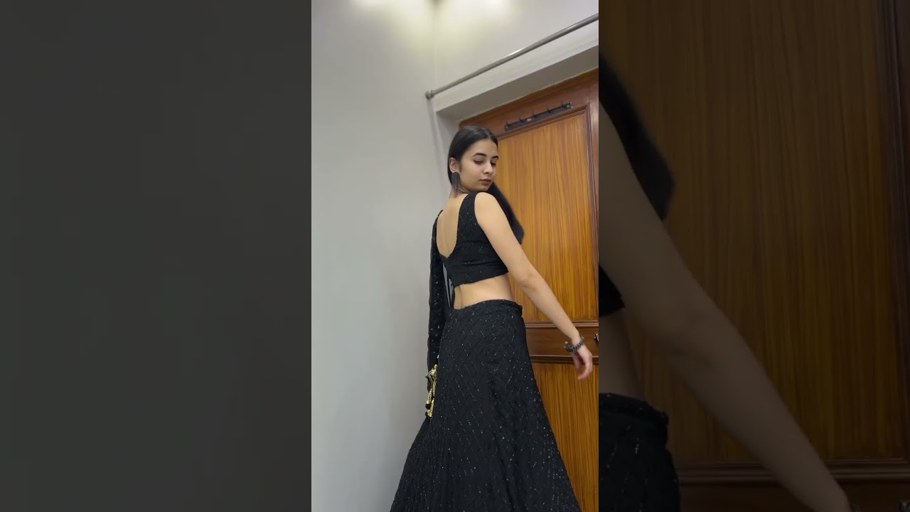 Poses in lehenga ❤️ #fashion #posesideas #posestips #lehengacholi #lehenga #weddingdress