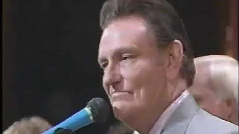 Charlie Walker Performs "In the Garden" on Grand O...
