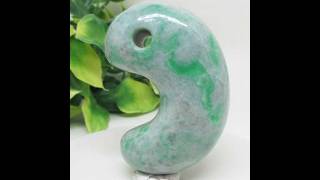 t00455 糸魚川翡翠 勾玉 61mm Itoigawa Jade Magatama 61mm - YouTube