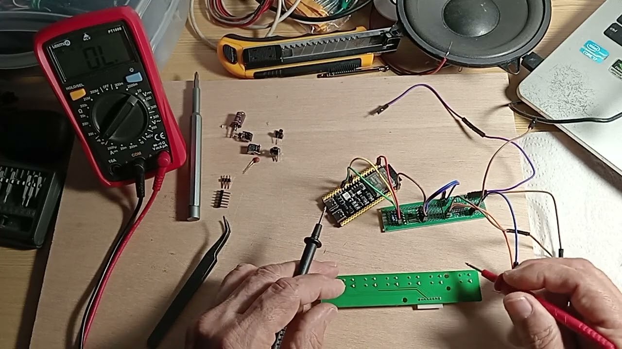 RDA5807-PAM8403-Esp32 en PCB, con nuevo componente:botonera tipo matricial.