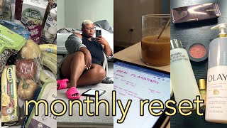 MONTHLY RESET // WELLNESS GOALS + CANDID CAREER TALK + SHOPPING MY STASH + GROCERY HAUL + FAVORITES!