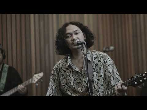 KRISNA TRIAS - SAAT KAU MENATAPKU LIVE AT SAE