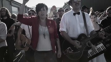 Garrison Starr - Slow Crawl (Official Music Video)