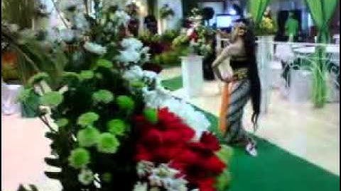 Tari Karonsih (Javanese Couple Dance)