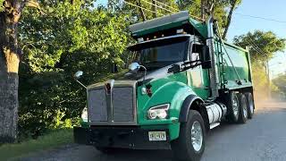 Kenworth T880 rolls through Piscataway with a very cool driver
