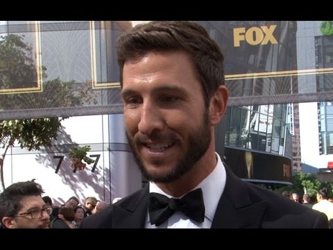 Pablo Schreiber on the Emmys Red Carpet: "Pornstache" Talks OITNB and