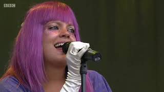 Lily Allen - Smile (Live At Glastonbury 2009) (VIDEO)