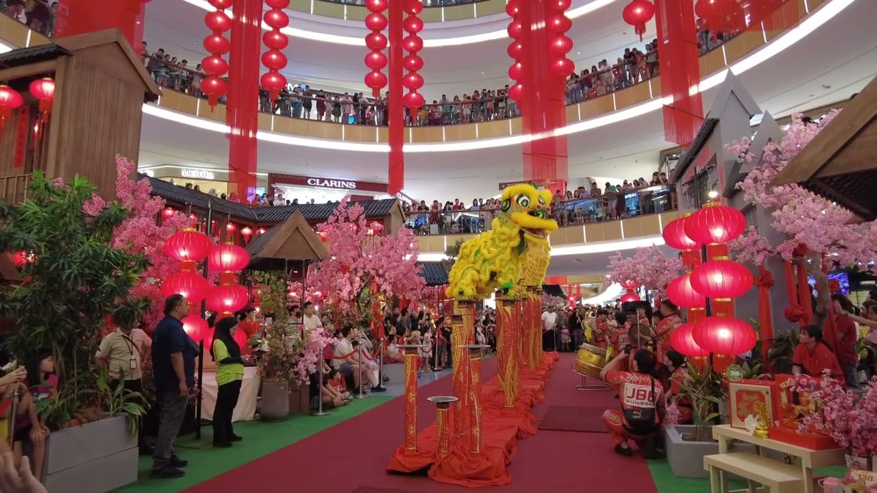 JALAN JALAN DI SOGO JB NAK TENGOK TARIAN SINGA,CUKUP MERIAH.
