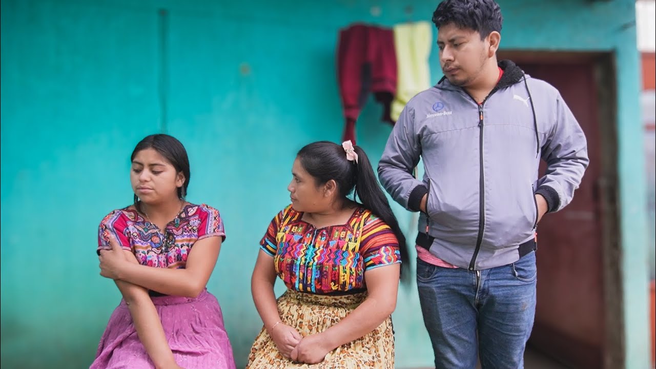 Mi suegra controlaba el dinero, la casa todo en la vida de mi marido y yo solo las sobras😡 
