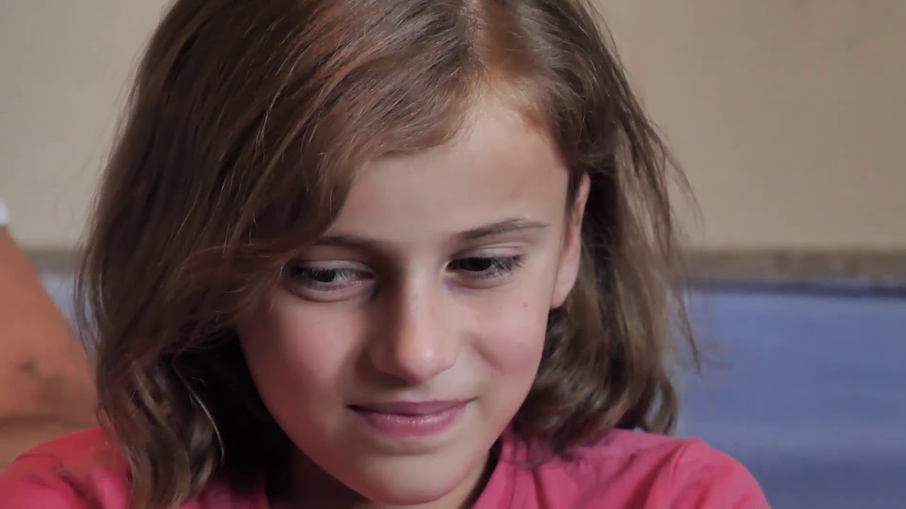 Shqiptaret suprizojne Alesian, vajzen e paralizuar e cila sakrifikon ne rrugen drejt dijes!