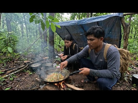 Camping, cooking under the light rain Ep339.1
