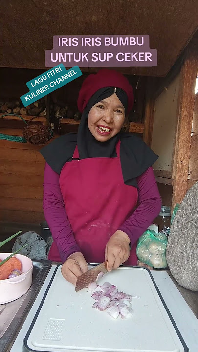 Fitriany Gustariny: Teacher, Slice the Seasonings for Chicken Feet Soup#shorts