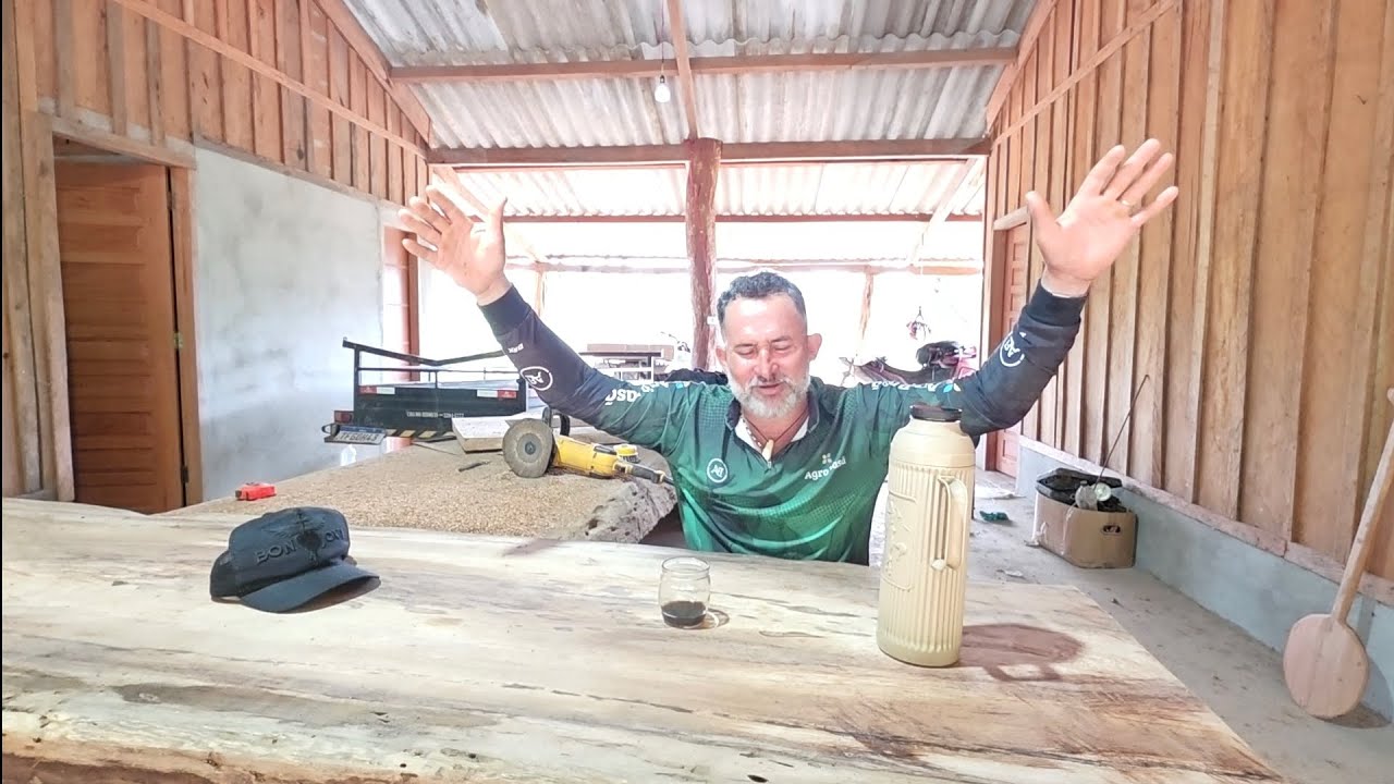 DOBRA teu joelho porque DEUS vai te tocar hoje com poder e grande GLÓRIA. 