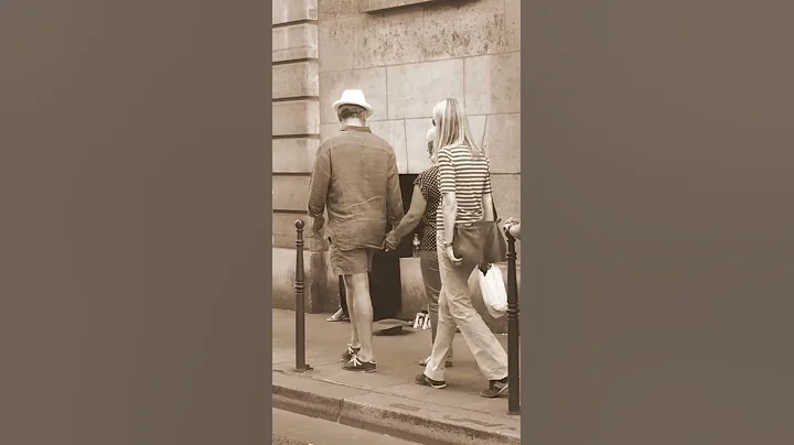 A walk through the streets of Paris - Opera Singer...