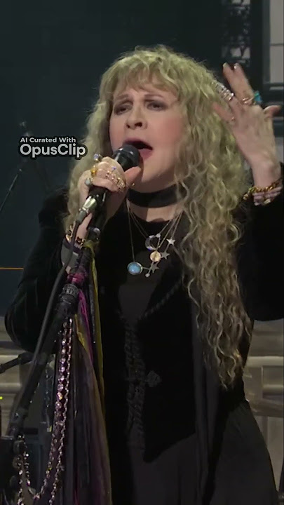 Stevie Nicks Performs Epic ‘Edge of Seventeen’ Live on SNL
