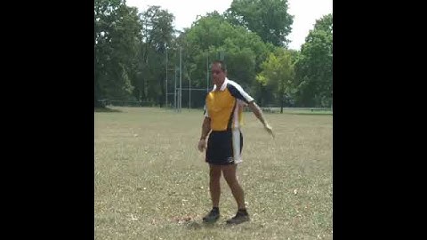 Touch Referee signal : hard touch (shoulder)