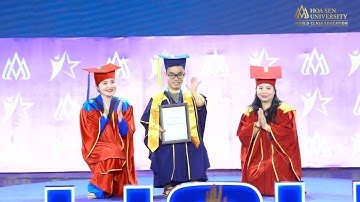 Chàng sinh viên Đại học Hoa Sen cao 1,2 mét nhận bằng Thủ khoa ngành Kỹ thuật phần mềm
