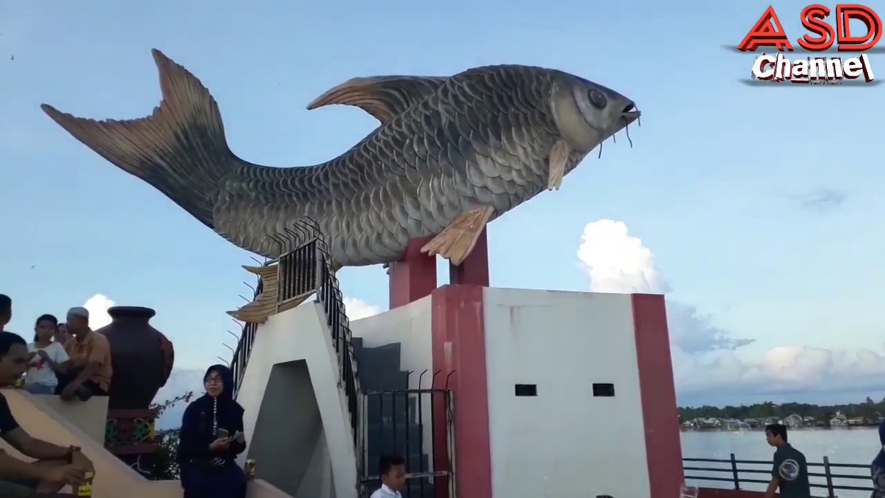 Pesona Keindahan Tempat Wisata Taman Patung Ikan Jelawat di Kota Sampit