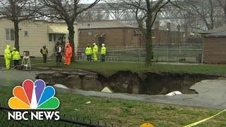 Sinkhole Swallows 3 Cars In Chicago | Archives | NBC News