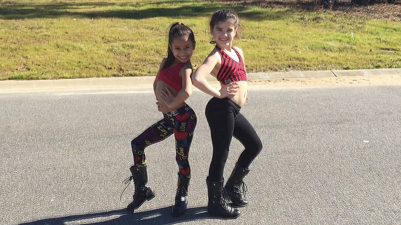 Your Lips Are Moving Dancers